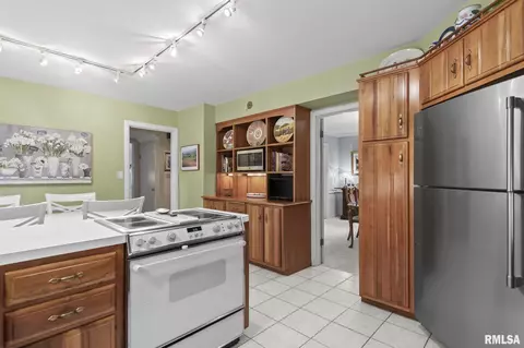Kitchen - 2201 Lindsay Rd, Springfield, IL 62704 photo 3 of 5