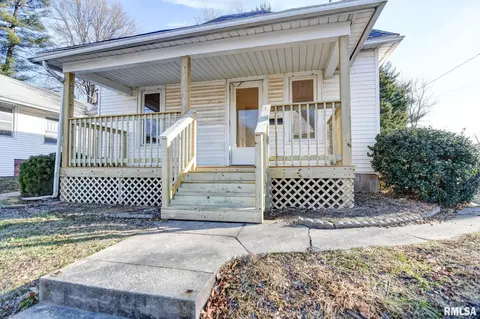 600 S Cherokee St, Taylorville, IL 62568