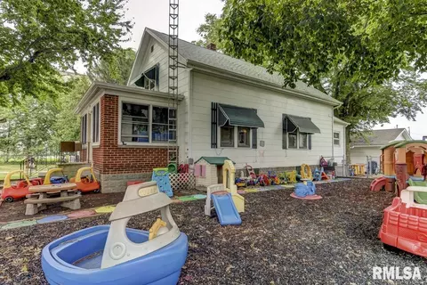 209 W Olive St, Chestnut, IL 62518