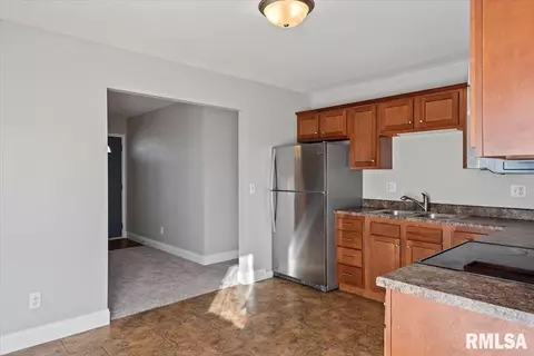 Entry Way - 2436 E Griffiths Ave, Springfield, IL 62702 photo 4 of 5