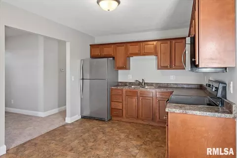 Entry Way - 2436 E Griffiths Ave, Springfield, IL 62702 photo 3 of 5