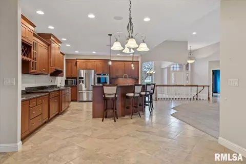 Kitchen - 6201 Abercromby Dr, Springfield, IL 62711 photo 3 of 6