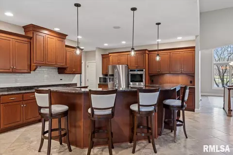 Kitchen - 6201 Abercromby Dr, Springfield, IL 62711 photo 2 of 6