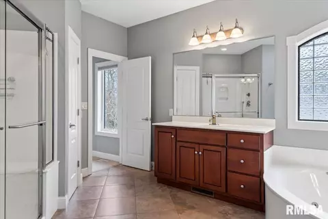 Bath - 6201 Abercromby Dr, Springfield, IL 62711 photo 2 of 6