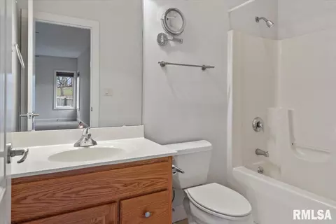 Bath - 6201 Abercromby Dr, Springfield, IL 62711 photo 5 of 6