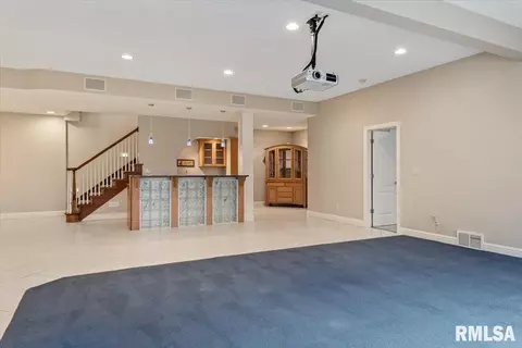 Living - 6201 Abercromby Dr, Springfield, IL 62711 photo 7 of 9