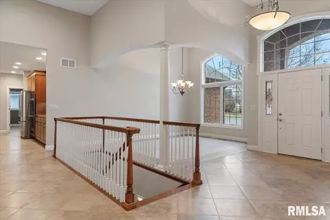 Entry Way - 6201 Abercromby Dr, Springfield, IL 62711 photo 4 of 8