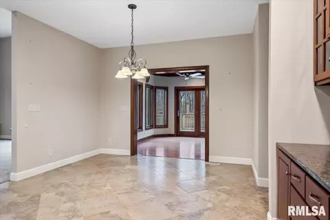 Entry Way - 6201 Abercromby Dr, Springfield, IL 62711 photo 6 of 8