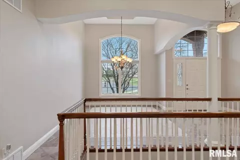 Entry Way - 6201 Abercromby Dr, Springfield, IL 62711 photo 3 of 8