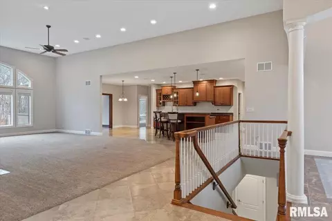 Entry Way - 6201 Abercromby Dr, Springfield, IL 62711 photo 2 of 8