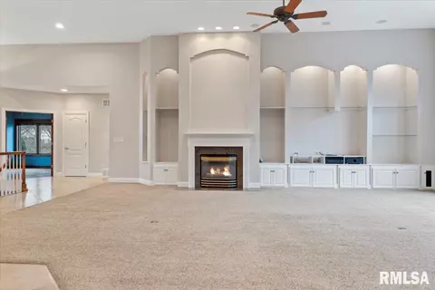 Living - 6201 Abercromby Dr, Springfield, IL 62711 photo 4 of 9