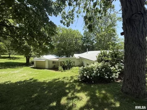 109 Lake Warren Dr, Monmouth, IL 61462