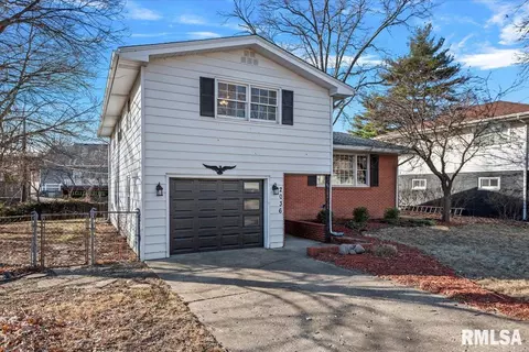 2036 Brentwood Dr, Springfield, IL 62711 photo 2
