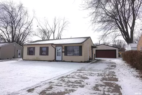 1422 Arcadia Dr, Galesburg, IL 61401