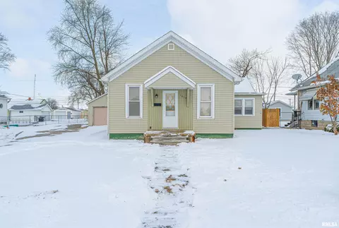 1614 Delavan St, Lincoln, IL 62656