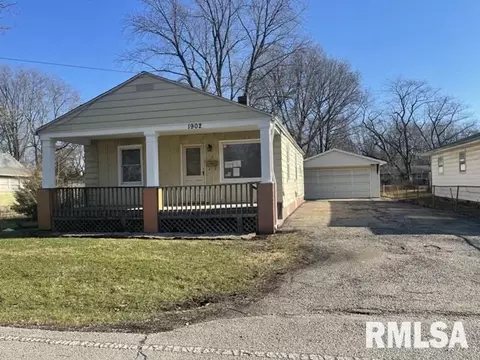 1902 N 29th St, Decatur, IL 62526