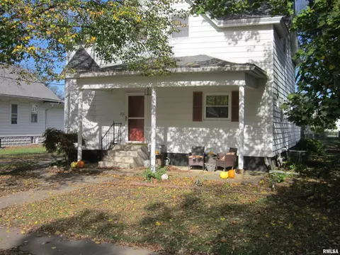 310 E Mason St, Easton, IL 62633