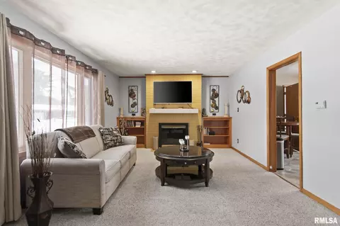 929 Westview Dr, Springfield, IL 62704 photo 4
