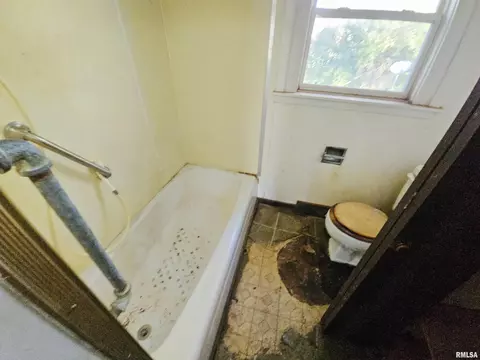 Bath - 1601 E Brown St, Springfield, IL 62703 photo 2 of 2