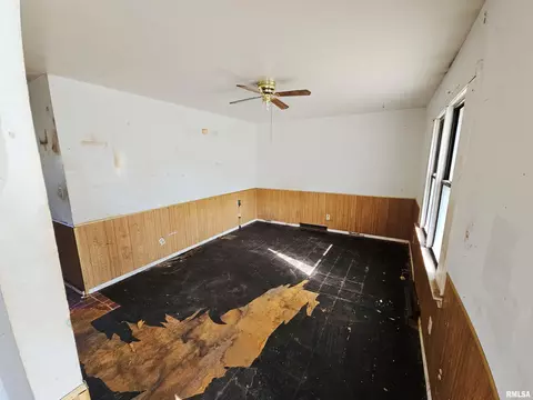 Living - 1601 E Brown St, Springfield, IL 62703 photo 1 of 2