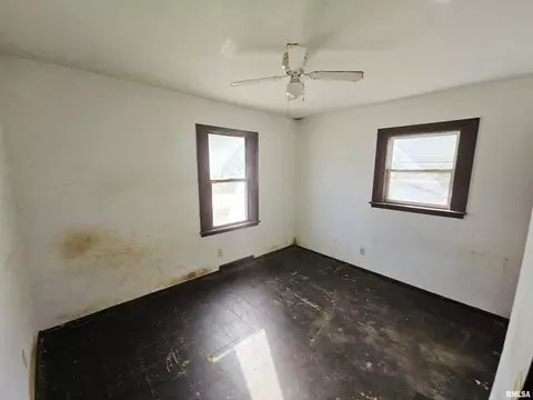 Bedroom - 1601 E Brown St, Springfield, IL 62703 photo 3 of 6