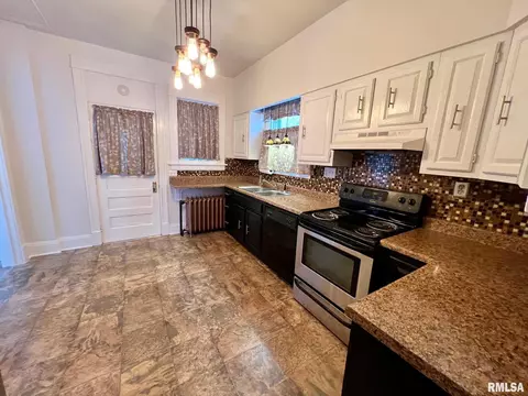 715 N 5th St, Springfield, IL 62702 photo 11