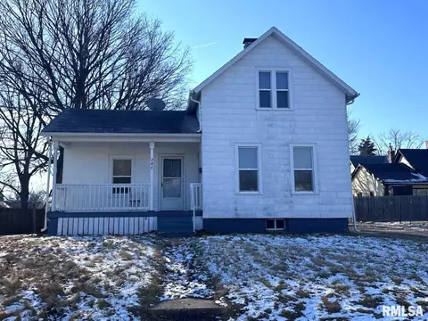 746 E South St, Galesburg, IL 61401