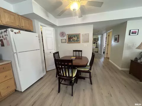 Entry Way - 100 Lakebrook Ct, Springfield, IL 62702 photo 1 of 3