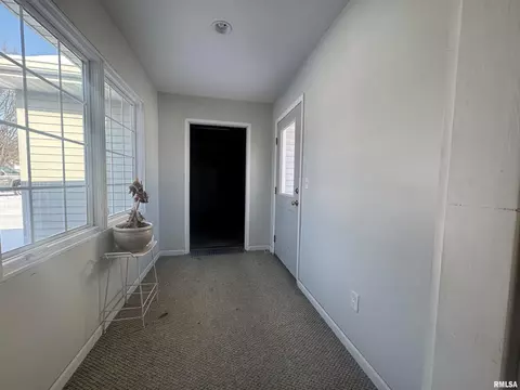 Entry Way - 100 Lakebrook Ct, Springfield, IL 62702 photo 3 of 3
