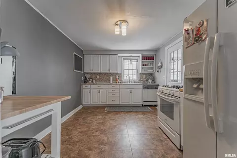 Kitchen - 1004 S Elm St, Delavan, IL 61734 photo 1 of 3