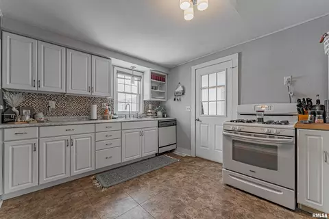 Kitchen - 1004 S Elm St, Delavan, IL 61734 photo 2 of 3
