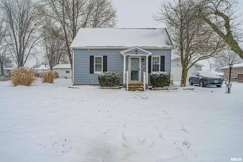 Exterior - 1004 S Elm St, Delavan, IL 61734 photo 3 of 6