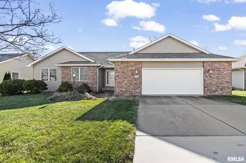 318 Snider Ln, Chatham, IL 62629