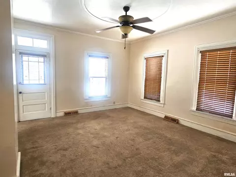 619 N Kickapoo St, Lincoln, IL 62656 photo 2