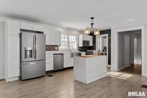 Kitchen - 4606 Spaulding Orchard Rd, Springfield, IL 62711 photo 1 of 2