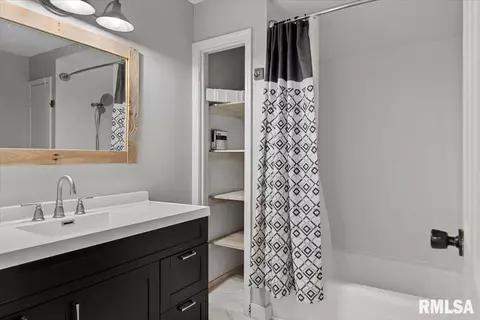 Bath - 4606 Spaulding Orchard Rd, Springfield, IL 62711 photo 1 of 3