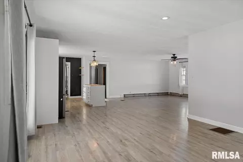 Entry Way - 4606 Spaulding Orchard Rd, Springfield, IL 62711 photo 3 of 4