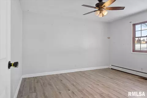 Bedroom - 4606 Spaulding Orchard Rd, Springfield, IL 62711 photo 2 of 4