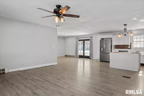 Living - 4606 Spaulding Orchard Rd, Springfield, IL 62711 photo 1 of 4