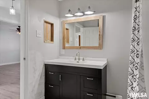 Bath - 4606 Spaulding Orchard Rd, Springfield, IL 62711 photo 3 of 3