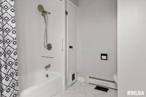 Bath - 4606 Spaulding Orchard Rd, Springfield, IL 62711 photo 2 of 3