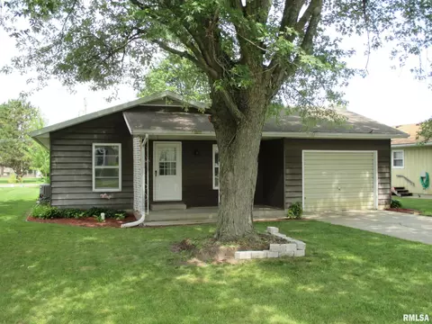 1813 N Logan St, Lincoln, IL 62656