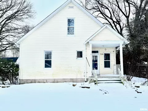 719 W Adams St, Auburn, IL 62615