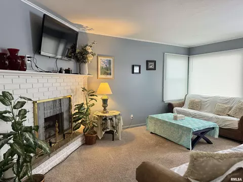 Living - 2530 Burton Dr, Springfield, IL 62703 photo 1 of 3