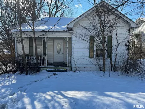 303 401 W Quincy St, Pleasant Hill, IL 62366