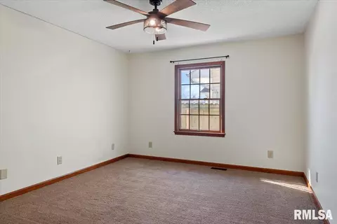 Bedroom - 124 Como Ln, Springfield, IL 62703 photo 3 of 6