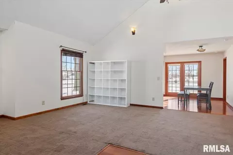 Living - 124 Como Ln, Springfield, IL 62703 photo 1 of 5