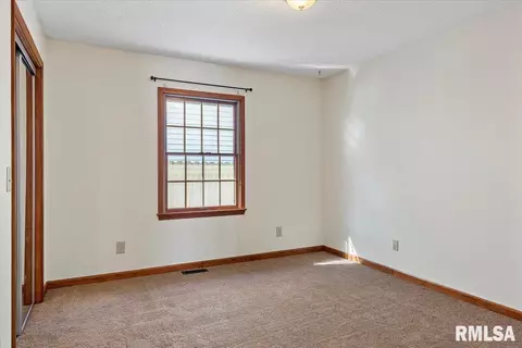 Bedroom - 124 Como Ln, Springfield, IL 62703 photo 5 of 6