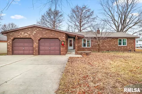 6 Braden Ct, Virden, IL 62690