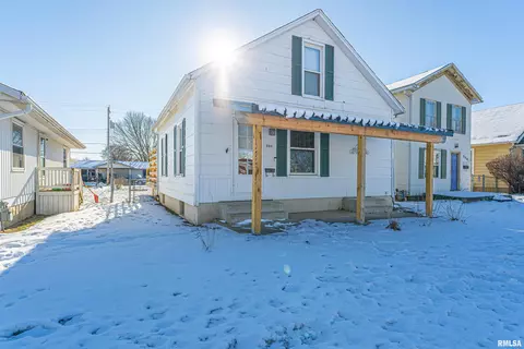 508 N Logan St, Lincoln, IL 62656